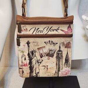 GLAM So Chic New York City Crossbody Purse Travel Tourist